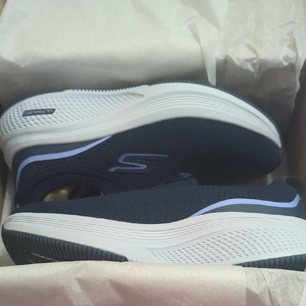 Skechers Women's Sneakers - Picture 10 of 11